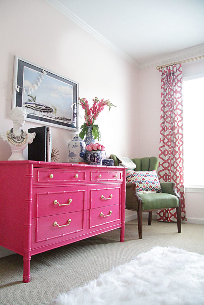 hot pink bamboo dresser, guest room colors, blue and white ginger jars 
