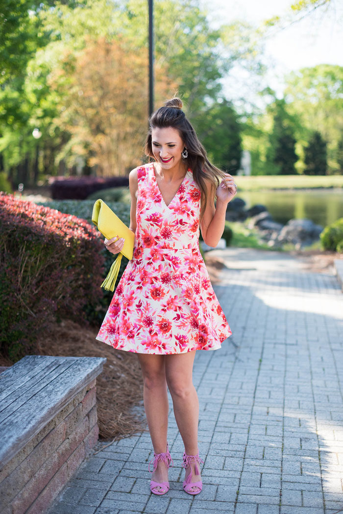 floral dress for summer paired with neon clutch and pink heels