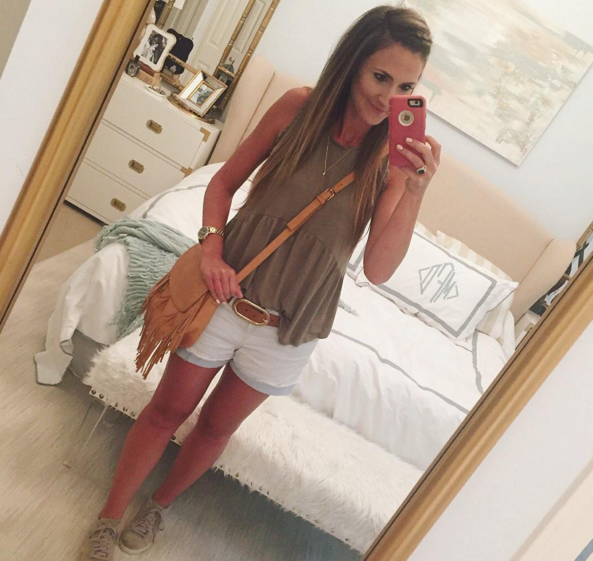 Blogger Mallory Fiztsimmons of Style Your Senses wears an inexpensive Target tank with a boho crossbody for a casual #momiform outfit
