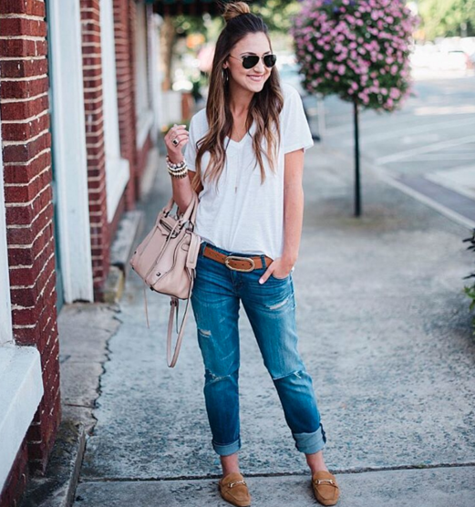 Casual and cool outfit with a white t-shirt, boyfriend jeans, mules and delicate gold accessories