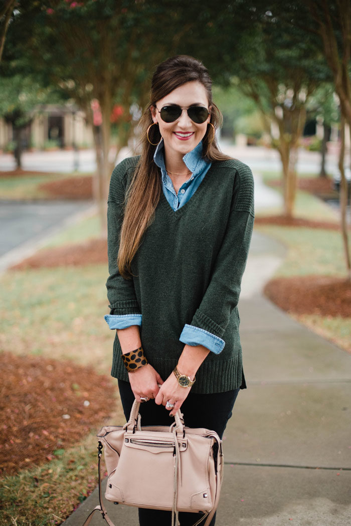 Blogger Mallory Fitzsimmons wears a layered, casual outfit that's perfect for the busy mom on the go.