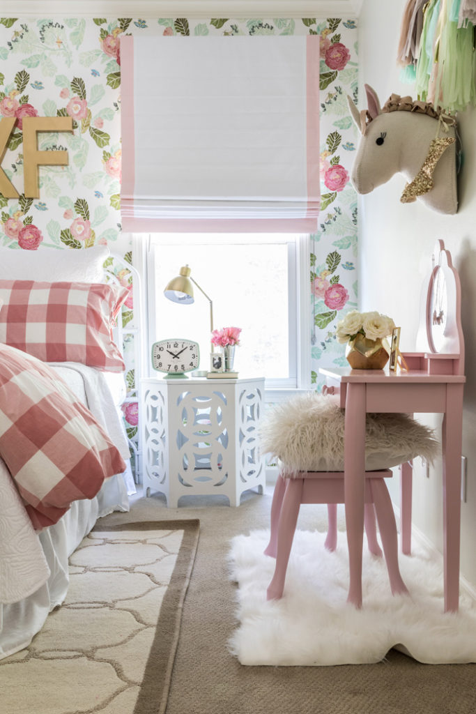 Big girl room reveal with floral wallpaper, gingham bedding and glam pink and gold accessories