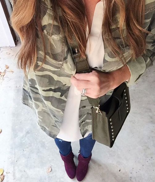 Casual outfit inspiration with camo jacket and plum booties