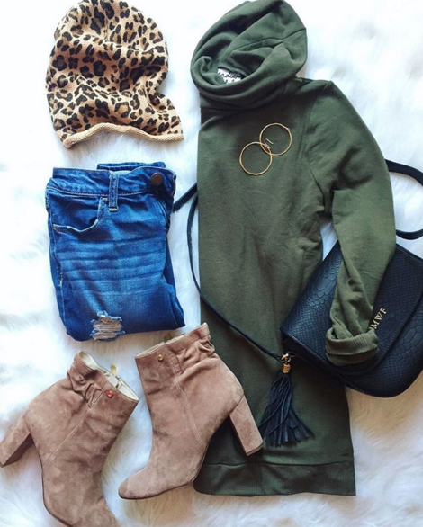 Casual outfit inspiration with tunic sweater and leopard beanie