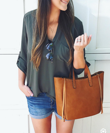 Cute and casual Summer mom style outfit