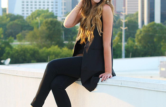 Trench vest, Long Vest, How to wear a long vest, Fall trend, leopard pumps, fringe bag, statement necklace