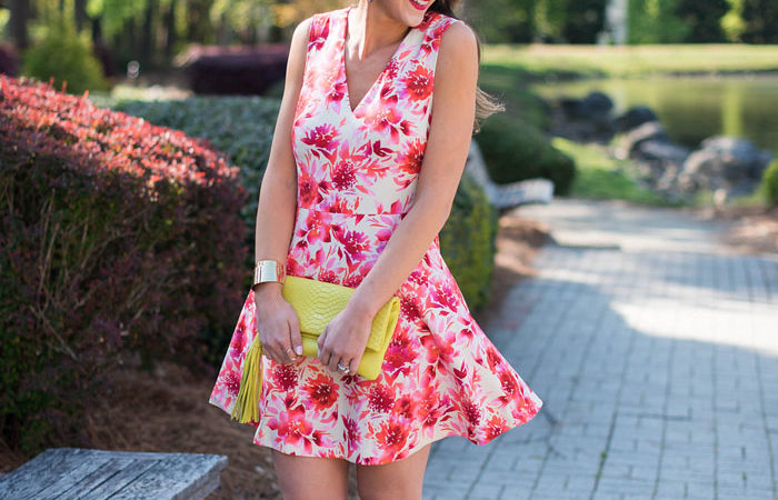 floral dress for summer paired with neon clutch and pink heels