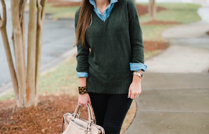 Blogger Mallory Fitzsimmons wears a layered, casual outfit that's perfect for the busy mom on the go.