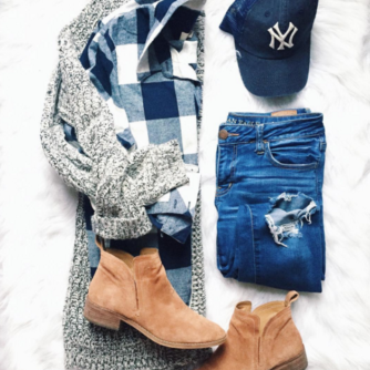 Casual cool outfit idea that layers some staples for the comfy look