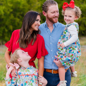 family posing tips | fall family photos | coordinating outfits | Style Your Senses